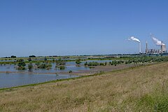 Überflutetes Deichvorland © Martin Schlüpmann