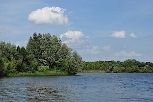 Blick über das Reeser Meer, auf eine der Aussichtskanzeln