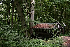 Rasthütte an Wegkreuzung © Biologische Station Bonn / Rhein-Erft