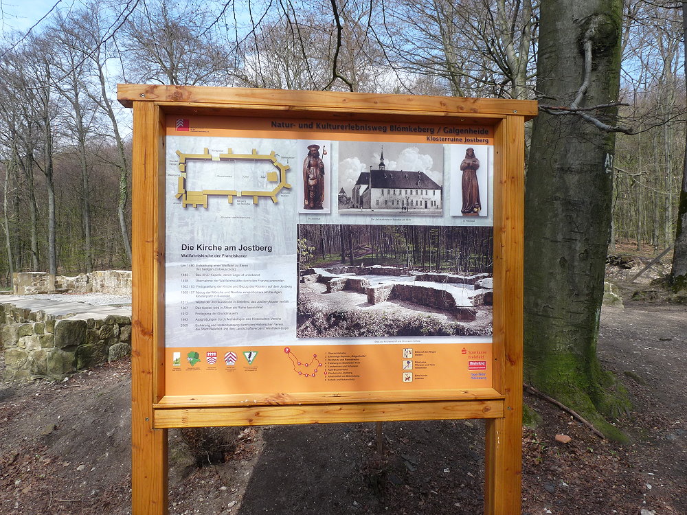 Klosterruine mit Lehrpfad-Tafel © Biologische Station Gütersloh-Bielefeld